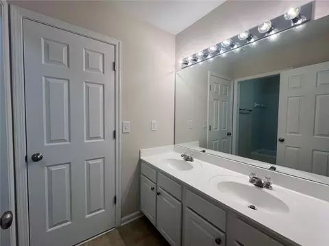 Bath - 3473 Stoneham Dr, Duluth, GA 30097 photo 5 of 6