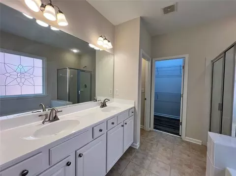 Bath - 3473 Stoneham Dr, Duluth, GA 30097 photo 2 of 6