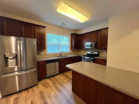 Kitchen - 3473 Stoneham Dr, Duluth, GA 30097 photo 4 of 5
