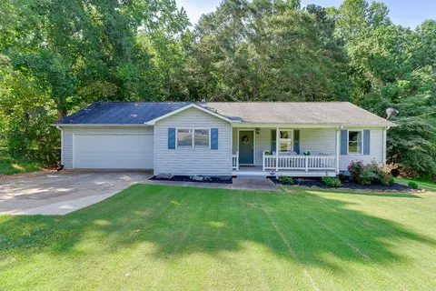 5887 Meadow View Ln, Flowery Branch, GA 30542