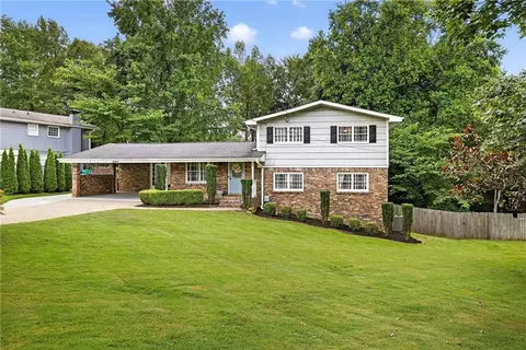 2864 Fontainebleau Dr, Atlanta, GA 30360