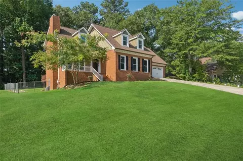 2021 Sturbridge Ln, Buford, GA 30519 photo 4