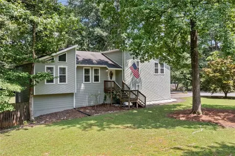 416 Creekside Ln, Woodstock, GA 30188