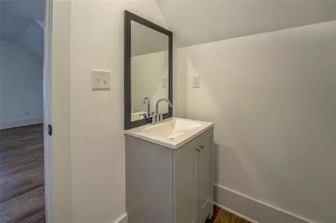 Bath - 5106 N Pratt St N, Covington, GA 30014 photo 7 of 8
