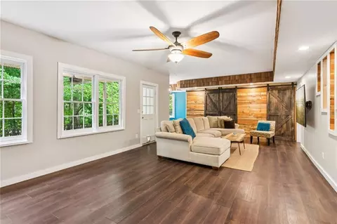 Living - 878 Treadstone Overlook, Suwanee, GA 30024 photo 3 of 4