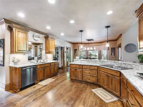 Kitchen - 10155 Brixton Pl, Suwanee, GA 30024 photo 2 of 4