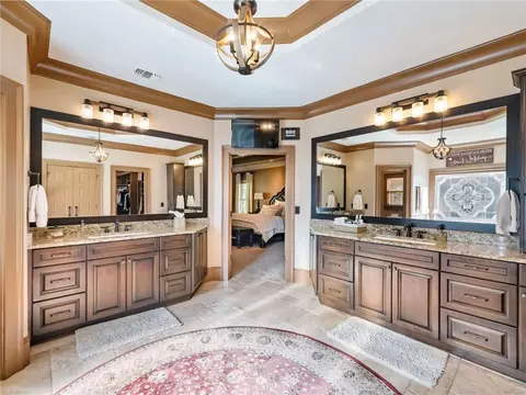 Bath - 10155 Brixton Pl, Suwanee, GA 30024 photo 6 of 10