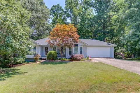282 Clover Dr, Auburn, GA 30011
