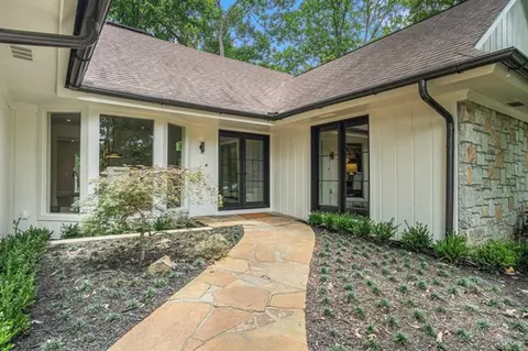 615 Colebrook Ct, Sandy Springs, GA 30327