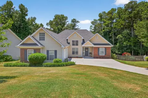 4860 Hunt Club Dr, Flowery Branch, GA 30542