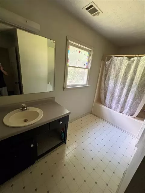 Bath - 45 Spinks Rd, Temple, GA 30179 photo 1 of 2