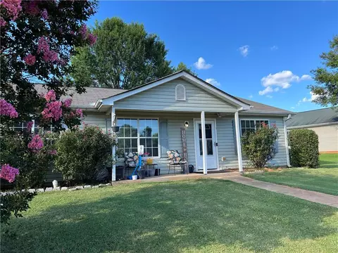 311 Dove Pt, Social Circle, GA 30025