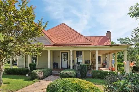 27 Alexander St, Winder, GA 30680