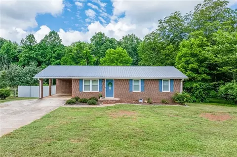 86 Hilltop Cir, Auburn, GA 30011