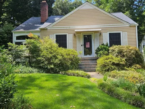 2431 W Woodland Cir, East Point, GA 30344