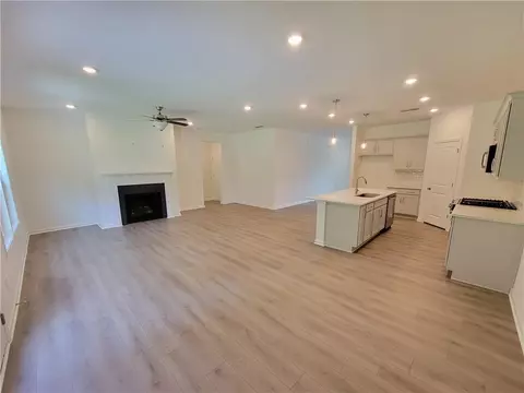 Living - 388 Silverleaf Trl, Bethlehem, GA 30620 photo 2 of 4