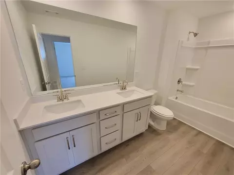 Bath - 388 Silverleaf Trl, Bethlehem, GA 30620 photo 3 of 4
