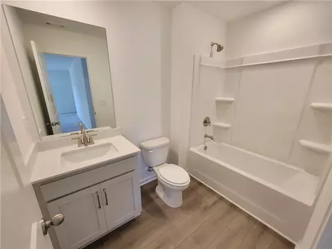 Bath - 388 Silverleaf Trl, Bethlehem, GA 30620 photo 4 of 4