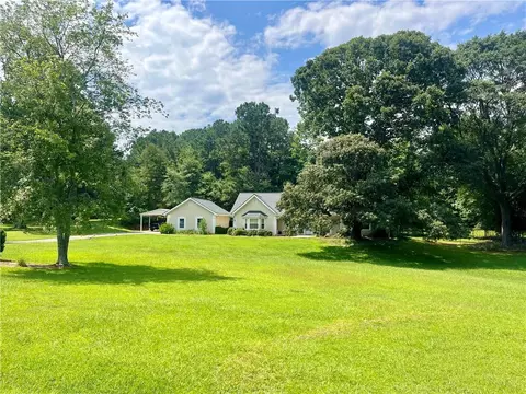 10 Carriage Gate Dr, Sharpsburg, GA 30277