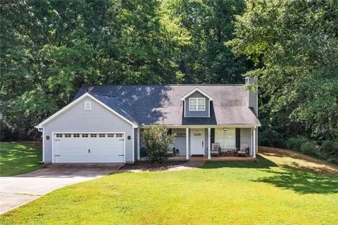 135 Springbrook Dr, Auburn, GA 30011