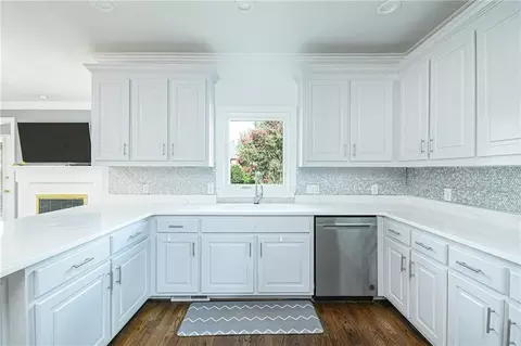 Kitchen - 8015 Turnberry Way, Duluth, GA 30097 photo 4 of 5