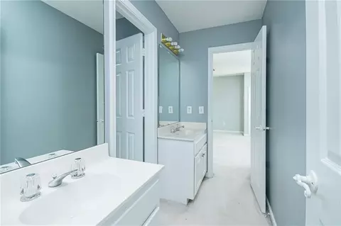 Bath - 8015 Turnberry Way, Duluth, GA 30097 photo 7 of 8