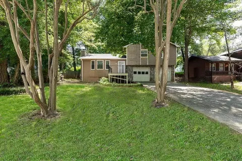 795 Sheppard Cv, Stone Mountain, GA 30083
