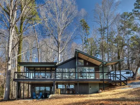 6680 Lawson Cir, Gainesville, GA 30506
