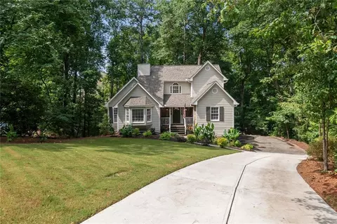 910 Georgetown Ct, Woodstock, GA 30189