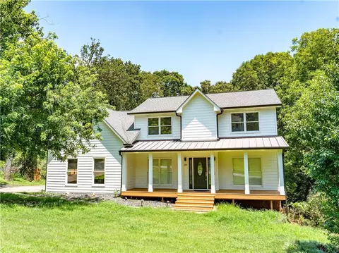 281 Timber Laurel Ln, Lawrenceville, GA 30043
