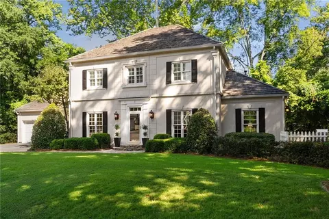 1533 Barrington Ct NW, Atlanta, GA 30327