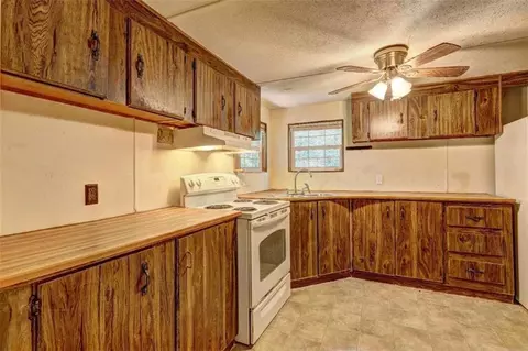 218 Helen Rd, Covington, GA 30016 photo 9