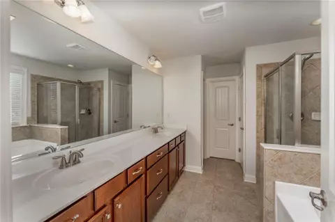 Bath - 624 East Hampton Pl, Canton, GA 30115 photo 1 of 3