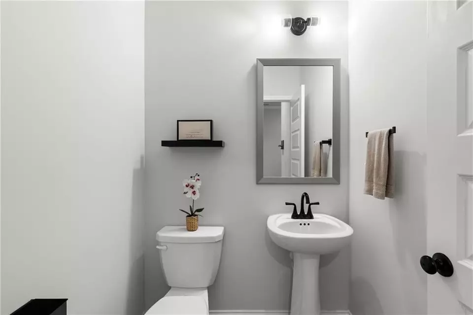 Bath - 6780 Cedar Glen Rd, Atlanta, GA 30360 photo 1 of 6