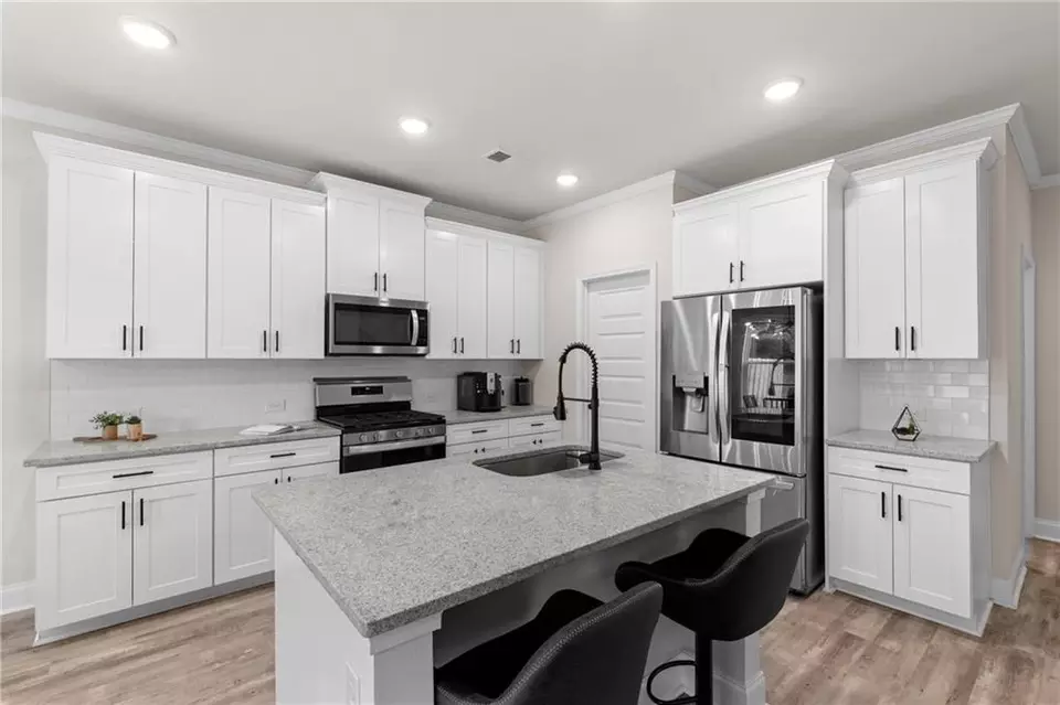 Kitchen - 6780 Cedar Glen Rd, Atlanta, GA 30360 photo 3 of 5