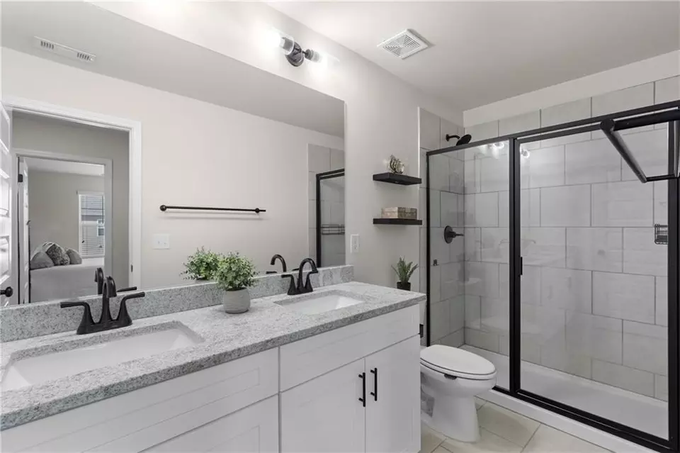 Bath - 6780 Cedar Glen Rd, Atlanta, GA 30360 photo 6 of 6