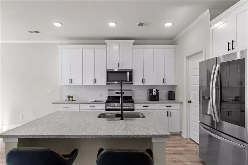 Kitchen - 6780 Cedar Glen Rd, Atlanta, GA 30360 photo 2 of 5
