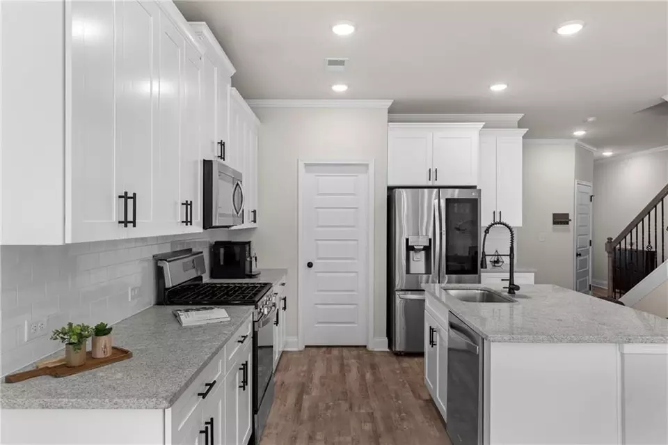 Kitchen - 6780 Cedar Glen Rd, Atlanta, GA 30360 photo 4 of 5
