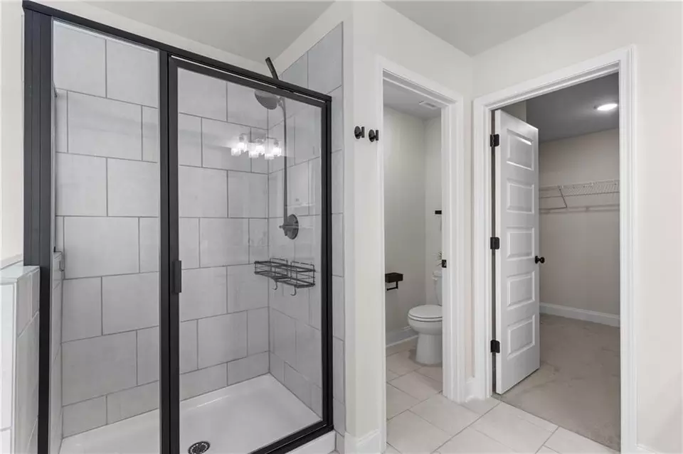 Bath - 6780 Cedar Glen Rd, Atlanta, GA 30360 photo 5 of 6