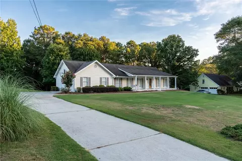 5380 Gum Creek Ct, Loganville, GA 30052