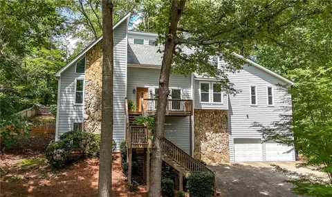 569 Farmbrook Trl NE, Kennesaw, GA 30144