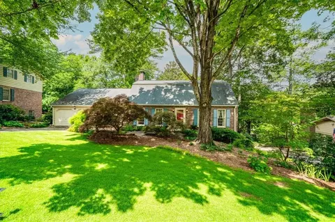 1374 Country Squire Dr, Decatur, GA 30033