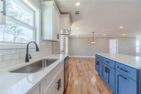 Kitchen - 2741 Pierce Rd, Gainesville, GA 30507 photo 2 of 4