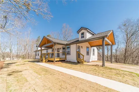 Exterior - 2741 Pierce Rd, Gainesville, GA 30507 photo 3 of 10