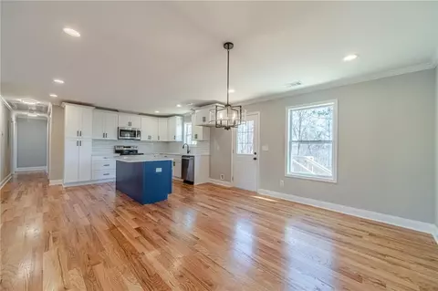 Living - 2741 Pierce Rd, Gainesville, GA 30507 photo 6 of 7