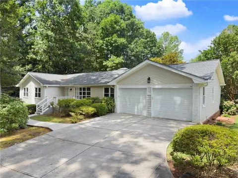 3663 Stonelake Ct SW, Lilburn, GA 30047