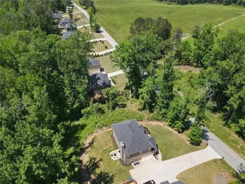 165 6th St, Auburn, GA 30011