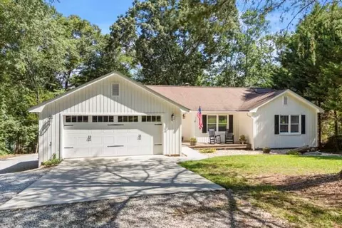 28 Lavonia Beach Dr, Lavonia, GA 30553