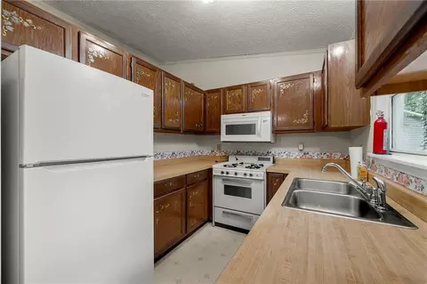 Kitchen - 40 Sherwood Loop, Mcdonough, GA 30253 photo 1 of 1
