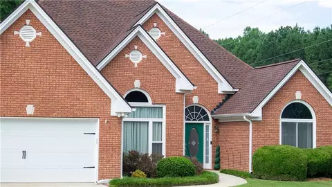 2051 Vintage Oaks Dr, Loganville, GA 30052